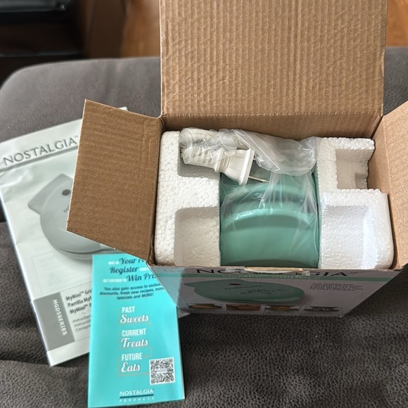 Nostalgia MyMini Mini GRIDDLE 5" Non-Stick Cooking Surface - Picture 4 of 5